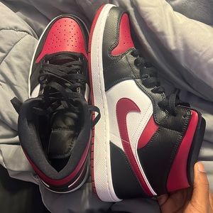 Men’s 10 Air Jordan 1 mids